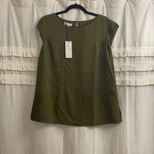 Olive green cap sleeve, keyhole back top, size 10